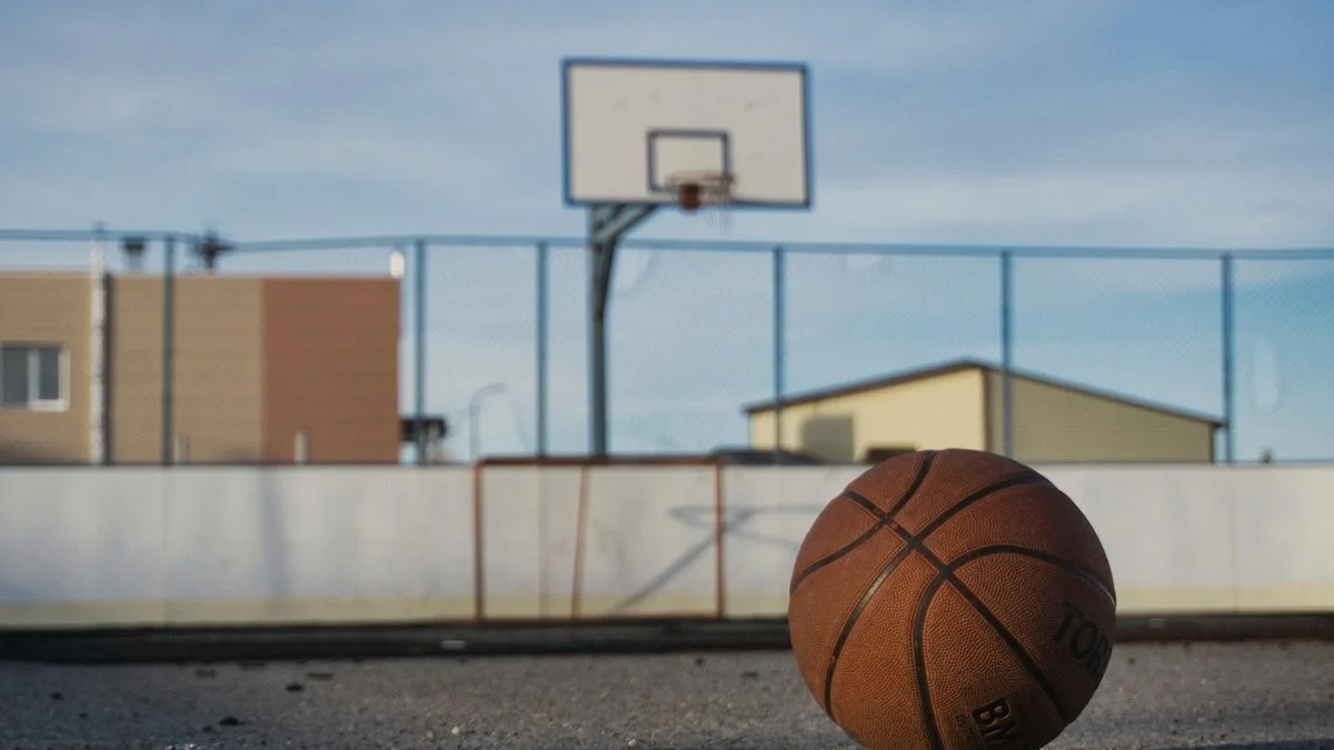 NBA休赛期十队博弈:替补深度与轮换效率成胜负手